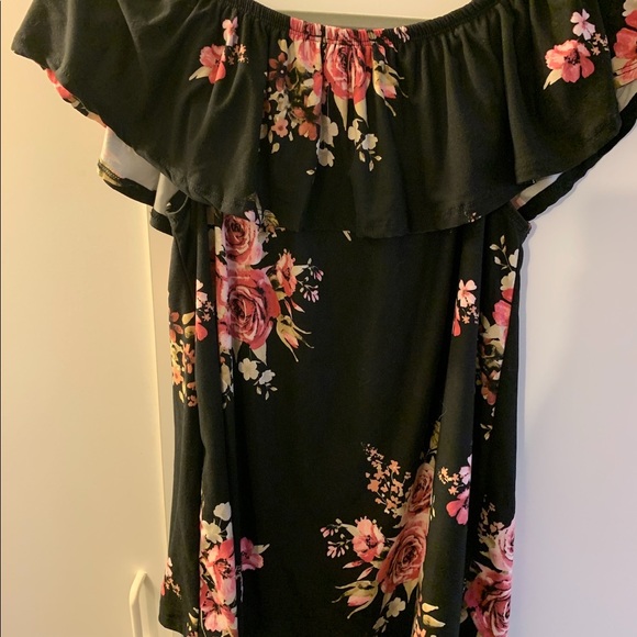 White birch. Off the shoulder black floral top. Size Large. NWT. - Picture 3 of 3